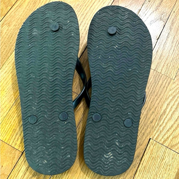 Muk Luks Essentials Sandals - Picture 4 of 4